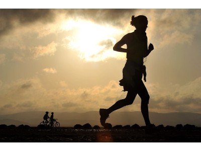 Corri di notte in sicurezza: 5 consigli essenziali per la tua sicurezza