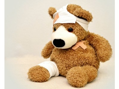 Comprendi perché i triatleti si fanno male! Scopri 8 cause comuni di infortuni e strategie efficaci per prevenirli e continuare ad allenarti.