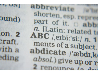 Decifra il linguaggio del triathlon! Il nostro glossario completo ti spiega tutti i termini, da A a Z, per comprendere meglio questo sport appassionante.