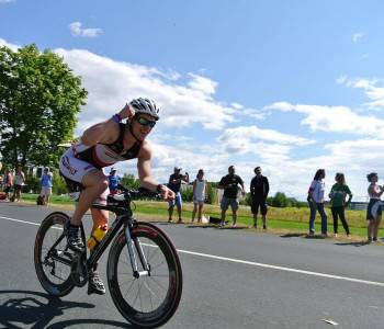 Vélo triathlon pas cher : promotion et soldes pour économiser