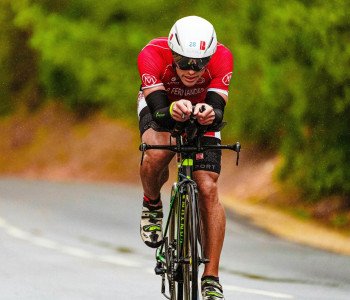 Entraînement polarisé vs pyramidal en triathlon : lequel choisir pour progresser efficacement ?