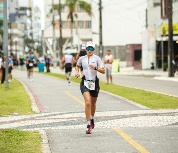 Économie de course en triathlon : courir plus vite en dépensant moins