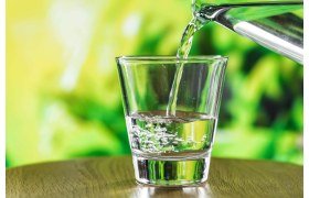 Prevent Hyponatremia in Endurance Sports! Understand Causes, Symptoms, and Essential Prevention Strategies for Triathletes and Trail Runners.