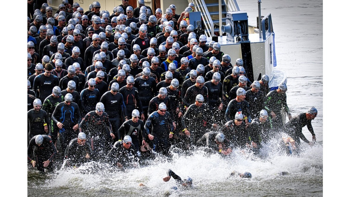 Scopri le Migliori Divise da Triathlon 2025: Orca, Blueseventy, De Soto...Confronta prezzi, modelli e materiali.