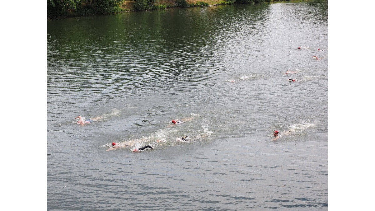 Optimize Your Nutrition During Triathlon Swimming Training and Races. Avoid Fatigue, Maximize Energy.