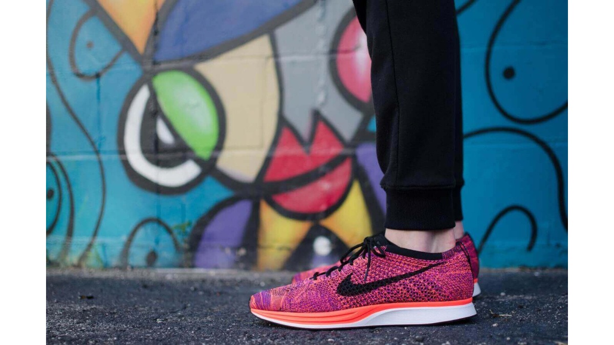 Scopri i tipi di scarpe ideali per il triathlon, dalla transizione alla corsa. Trova il paio perfetto per le tue performance.