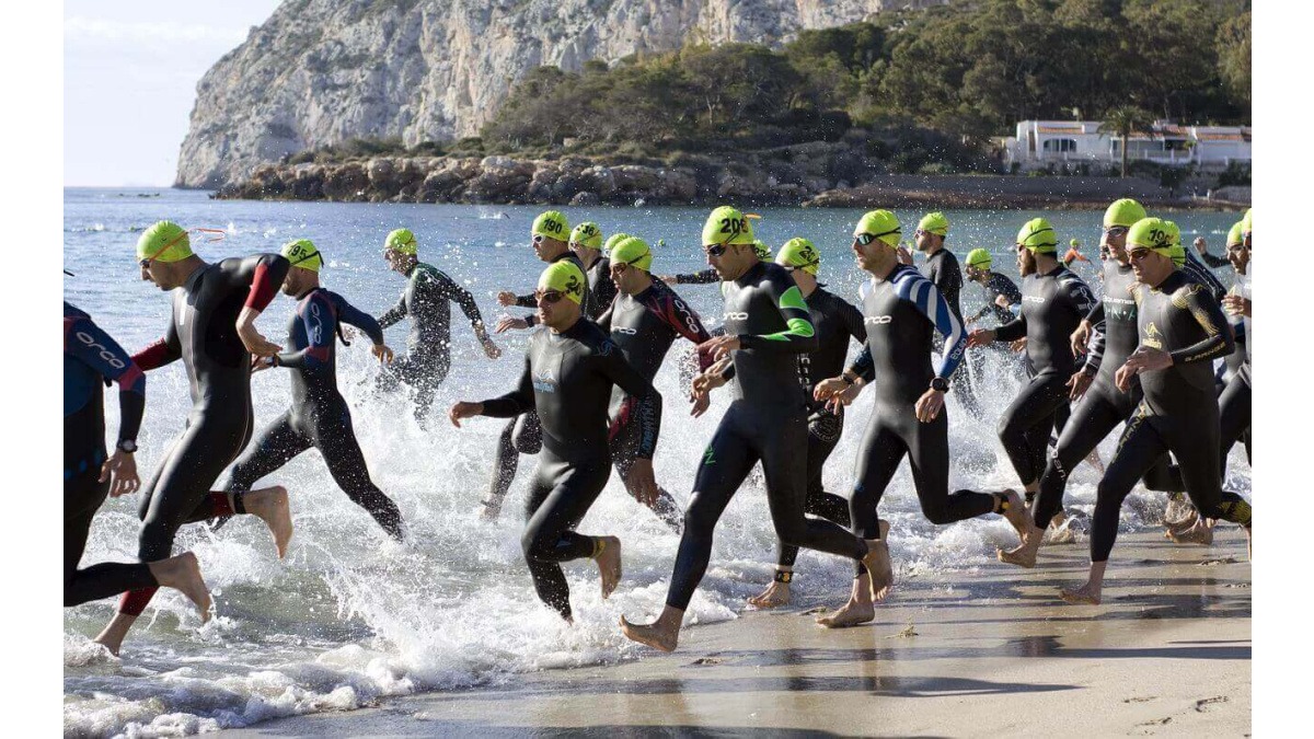Don't Confuse Them! Learn the Key Differences Between a Triathlon Suit and Surf Suit to Choose the Right Gear. Expert Tips.