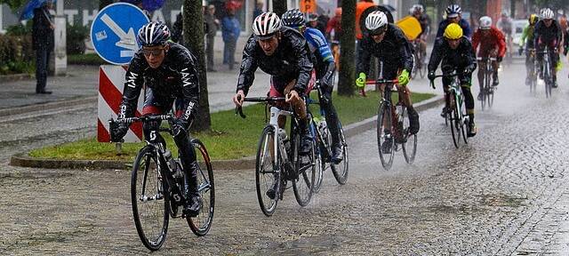 Triathlon sous la pluie : le guide complet