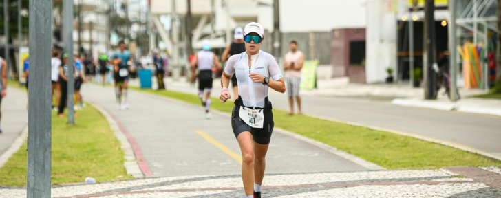 Économie de course en triathlon : courir plus vite en dépensant moins