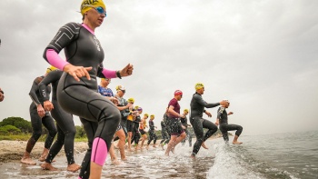 Schnelles und effektives Anziehen Ihres Triathlon-Neoprenanzugs