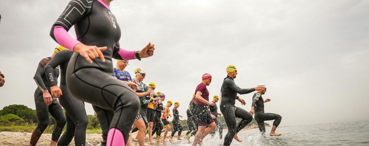 Comment enfiler facilement sa combinaison néoprène en triathlon ? Techniques, astuces et erreurs à éviter